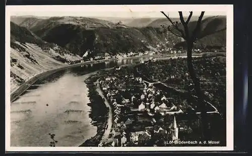 AK Löf-Brodenbach a. d. Mosel, Ortsansicht am Wasser vom Berg aus