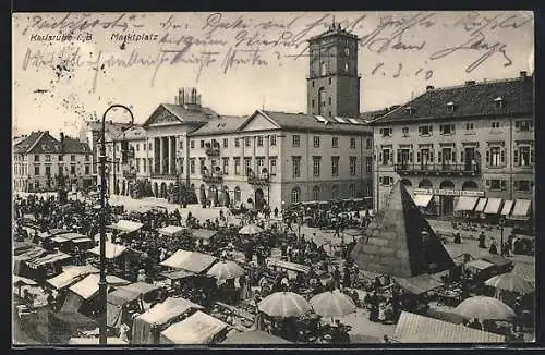 AK Karlsruhe i. B., Menschenmengen auf dem Marktplatz