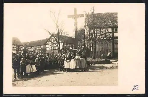 Foto-AK Vockenrod, Osterkreuz 1922 im Ort