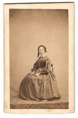 Fotografie unbekannter Fotograf und Ort, Portrait Frau Adolphine Babens aus Görlitz