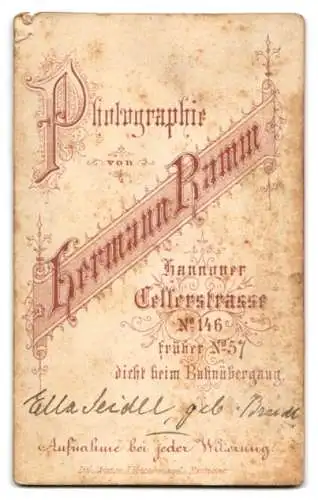 Fotografie Hermann Ramm, Hannover, Cellerstr. 146, Frau Ella Seidel im Trachtenkleid