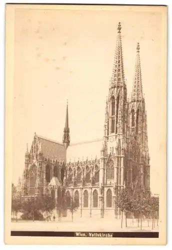 Fotografie unbekannter Fotograf, Ansicht Wien, Blick auf die Votivkirche
