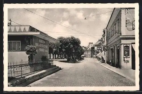 AK Bad Hall, Hauptstrasse mit Geschäften