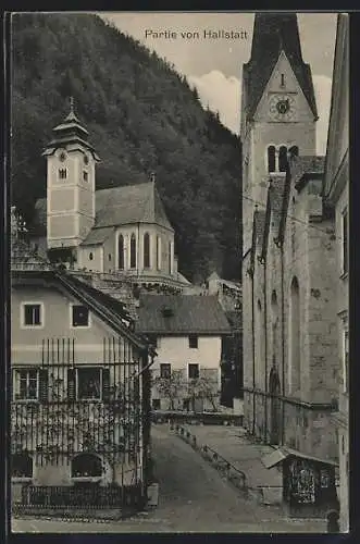 AK Hallstatt, Strassenpartie mit Kirchen