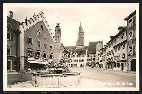 AK Überlingen / Bodensee, Strassenpartie an der Hofstatt mit Susobrunnen