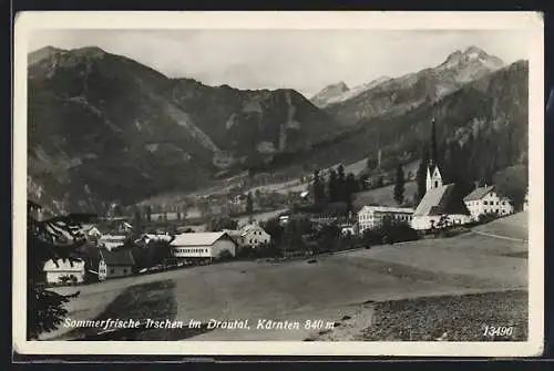 AK Irschen im Drautal, Ortsansicht mit Bergpanorama