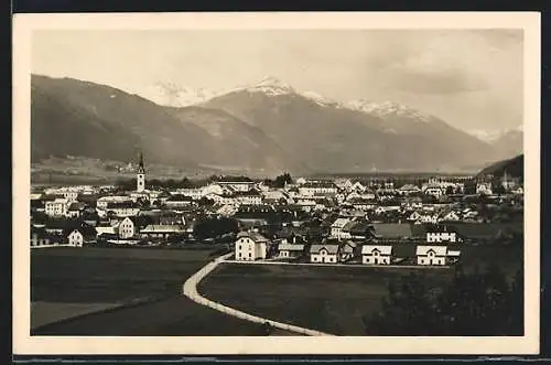 AK Spittal a. d. Drau, Ortsansicht vor Bergpanorama