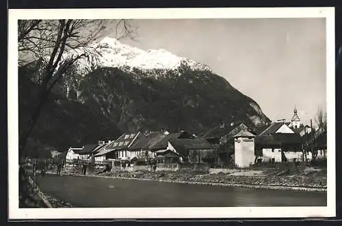AK Oberdrauburg, Ortsansicht gegen die verschneite Bergspitze
