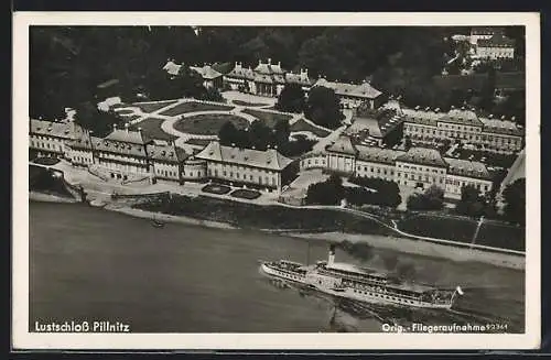 AK Dresden-Pillnitz, Lustschloss Pillnitz mit Dampfer, Fliegeraufnahme