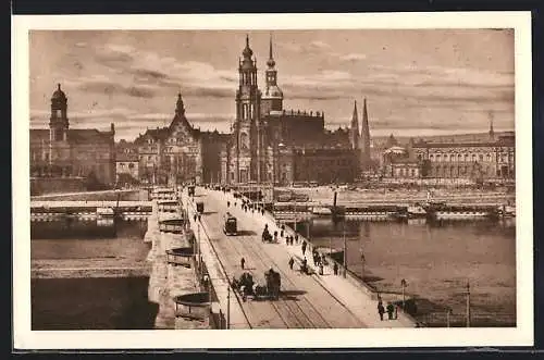 AK Dresden, Blick von Dresden-Neustadt über die Friedrich August-Brücke