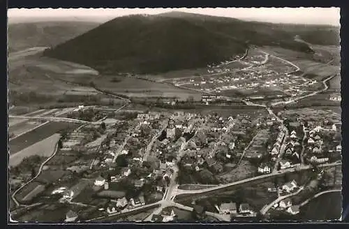 AK Kassel-Zierenberg, Gesamtansicht mit Kirche vom Flugzeug aus