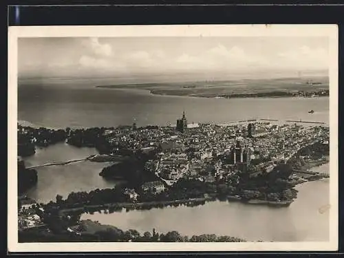 AK Stralsund, Ortsansicht vom Flugzeug aus