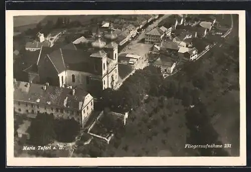 AK Maria Taferl a. D., Strassenpartie mit Kirche, Fliegeraufnahme