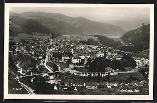 AK Judenburg /Stmk., Ortsansicht mit Viadukt und Kirche vom Berg aus