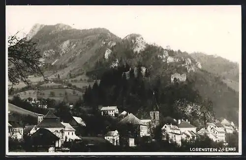 AK Losenstein, Ortsansicht mit der Katholischen Pfarrkirche hl. Blasius mit Blick zur Burgruine