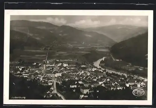 AK Judenburg, Ortsansicht am Fluss gegen die Berge