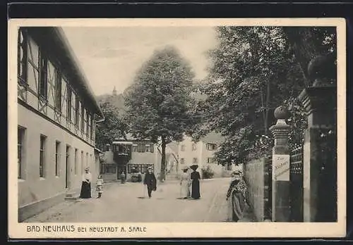 AK Bad Neuhaus bei Neustadt a. Saale, Strassenpartie mit Gebäudeansicht