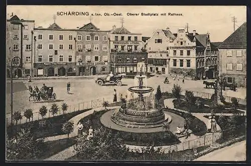 AK Schärding a. Inn, Oberer Stadtplatz mit Rathaus und Brunnen