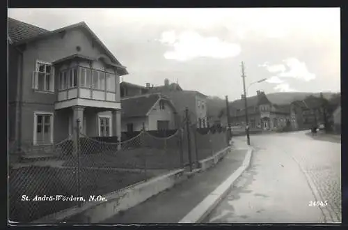 AK St. Andrä-Wördern, Strassenpartie mit Villa