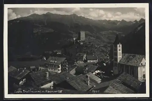 AK Ladis /Tirol, Ortsansicht mit Burgruine und das Kaunsertal