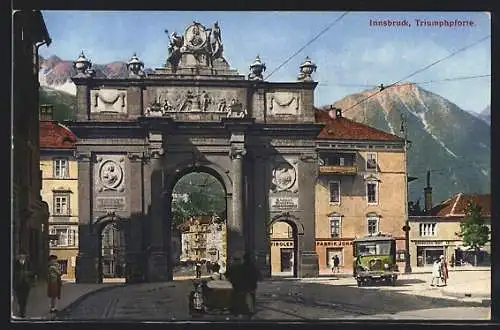 AK Innsbruck, Triumphpforte mit Lastwagen