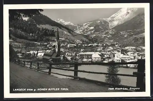 AK Landeck /Tirol, Teilansicht mit Kirche gegen Hohen Riffler