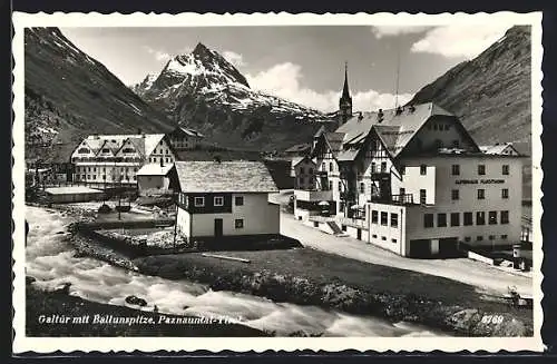 AK Galtür i. Paznauntal, Ortsansicht mit Ballunspitze, Alpenhaus Fluchthorn