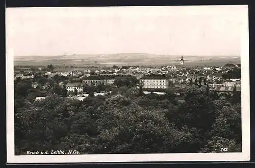 AK Bruck a. d. Leitha, Teilansicht mit Kirche