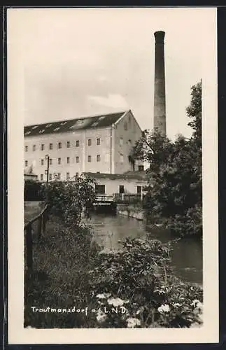AK Trautmannsdorf an der Leitha, Fabrik am Fluss