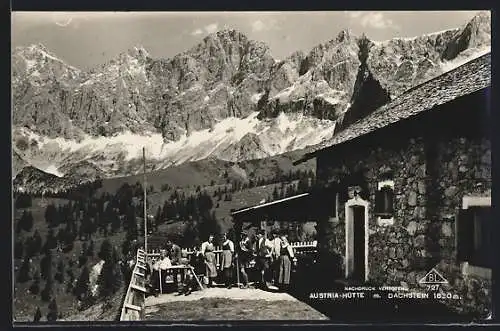 AK Austria-Hütte, Teilansicht gegen Dachstein, Trachtengruppe