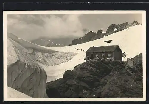 AK Mutthornhütte, Blick auf die Hütte