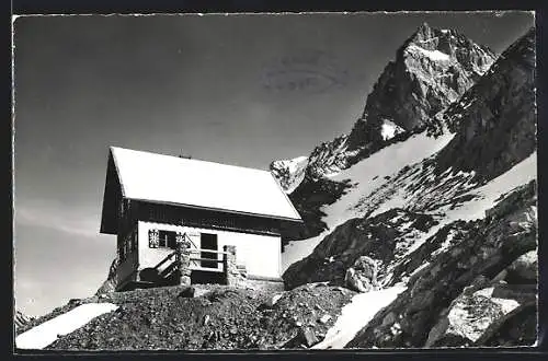 AK Strahlegghütte mit Schreckhorn