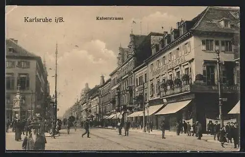 AK Karlsruhe i. B., Kaiserstrasse mit Wettersäule und Wiener Cafe Central