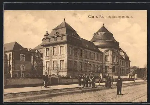 AK Köln-Neustadt, Handels-Hochschule mit Strasse, Schülergruppe