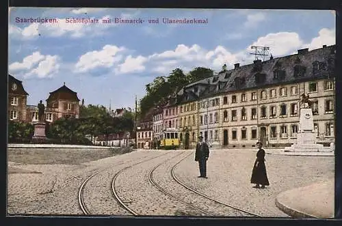 AK Saarbrücken, Schlossplatz mit Strassenbahn und Bismarck- und Ulanendenkmal