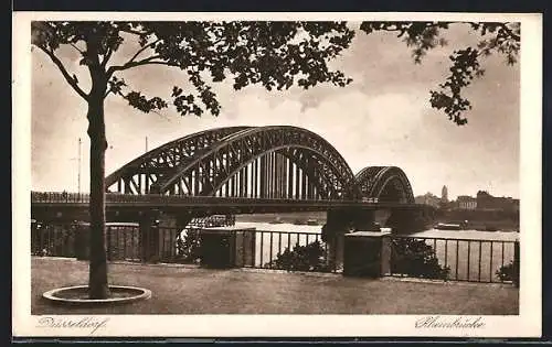 AK Düsseldorf, Rheinbrücke, vom Ufer gesehen