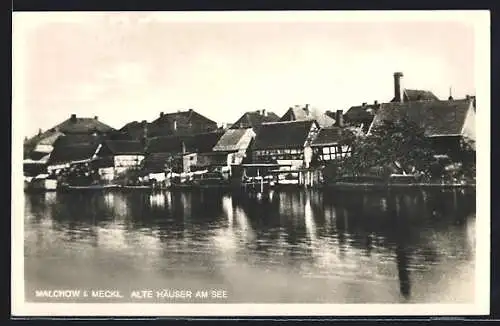 AK Malchow / Mecklenburg, alte Häuser am See