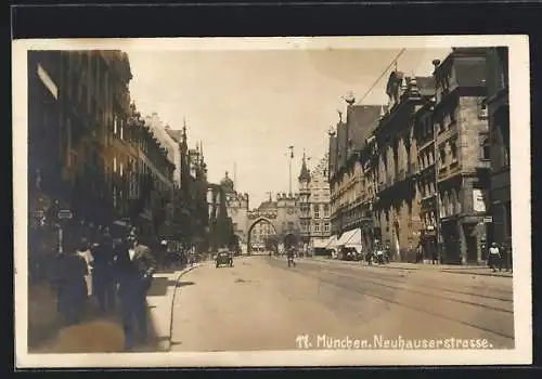 AK München, Neuhauserstrasse, Blick zum Karlstor