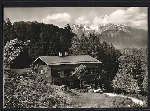 AK Berchtesgaden-Salzberg, Das Landhaus Brandner gegen die Alpen