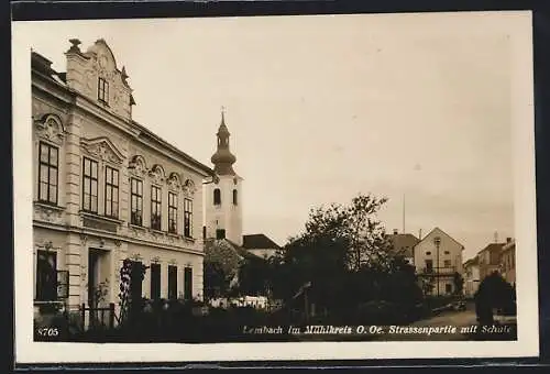AK Lembach im Mühlkreis, Strassenpartie mit Schule