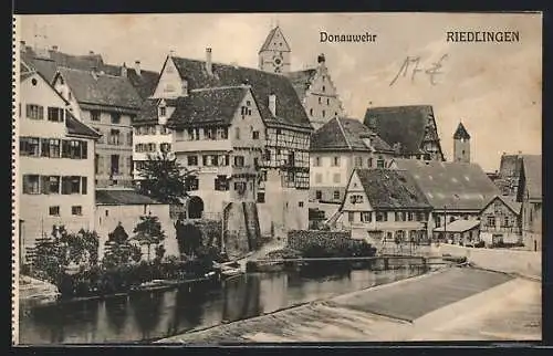 AK Riedlingen / Donau, Altstadtimpression am Donauwehr