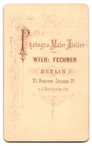 Fotografie W. Fechner, Berlin, Krausen-Str. 21, Junger Mann im Anzug mit feiner Fliege und Schnurrbart