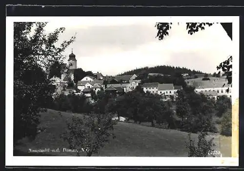 AK Neustadtl an der Donau, Ortsansicht mit der Kirche