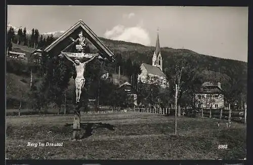 AK Berg im Drautal, Ortsansicht und Jesuskreuz