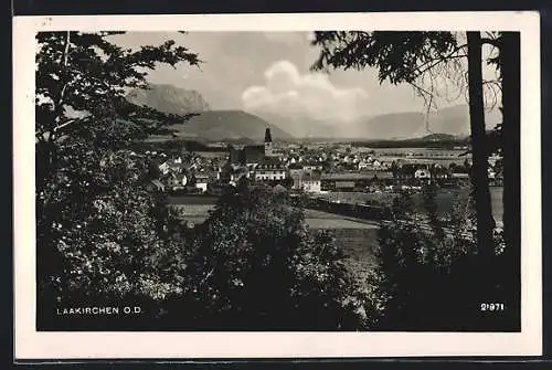 AK Laakirchen O.D., Ortsansicht hinter Bäumen