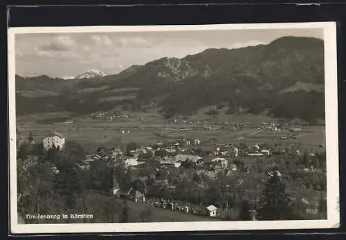 AK Greifenburg, Ortsansicht vor Bergpanorama