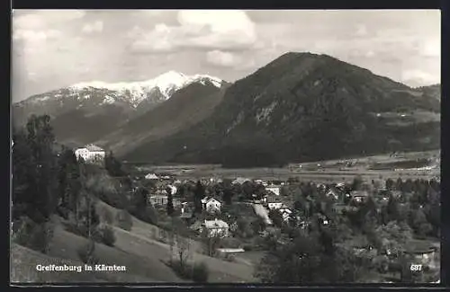 AK Greifenburg, Ortsansicht vor Bergpanorama