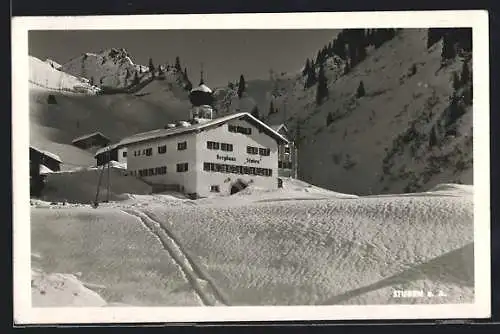AK Stuben a. A., Gasthaus Berghaus Stuben im Schnee