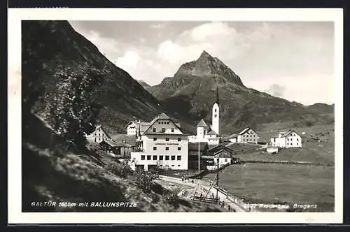 AK Galtür, Alpenhaus Fluchthorn mit der Ballunspitze