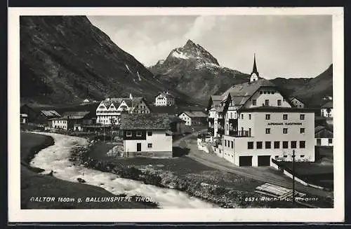 AK Galtür, Das Alpenhaus Fluchthorn gegen die Ballunspitze